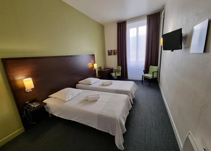 Hotel Menton Le Vendome מלון 3*