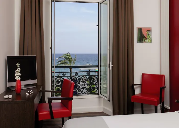 Hotel Menton Le Vendome 3* מנטון