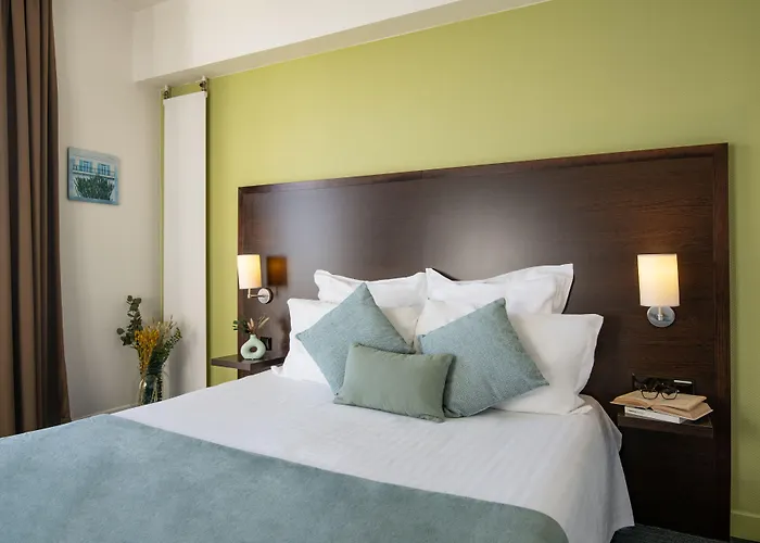 Hotel Menton Le Vendome מלון 3*